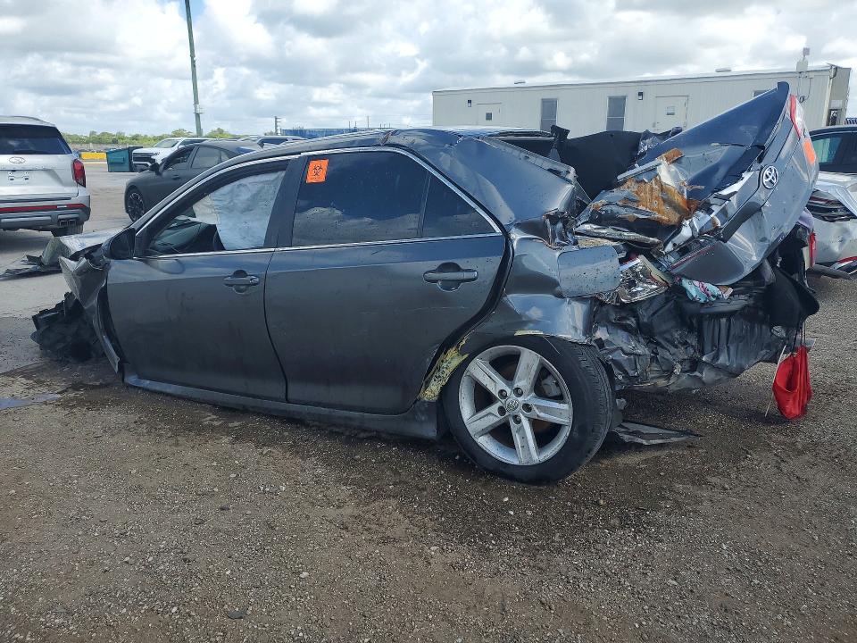 53170686 :رقم المزاد ، 4T1BF1FK9EU440462 vin ، 2014 Toyota Camry مزاد بيع