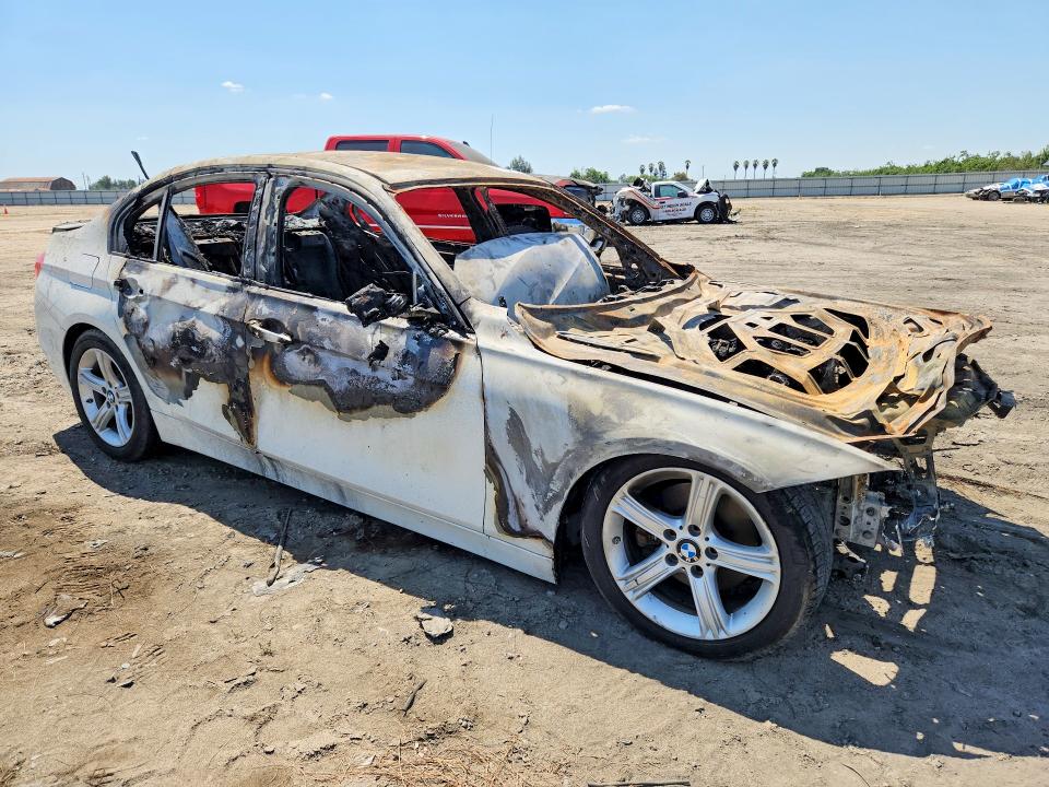 51841526 :رقم المزاد ، WBA3A5C59FF610450 vin ، 2015 Bmw 328 مزاد بيع