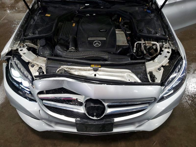 53077056 :رقم المزاد ، 55SWF4KB1GU154127 vin ، 2016 Mercedes-benz C مزاد بيع