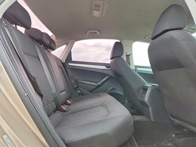 55421796 :رقم المزاد ، 1VWAT7A30GC011874 vin ، 2016 Volkswagen Passat مزاد بيع