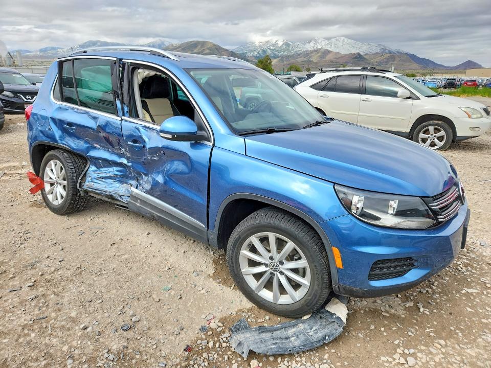 53932536 :رقم المزاد ، WVGSV7AX2HK009793 vin ، 2017 Volkswagen Tiguan مزاد بيع