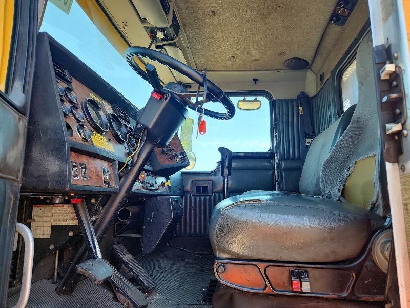 Продаж на аукціоні авто 2001 Kenworth T800, vin: 1NKDLU0X71J875261, номер лоту: 54085416