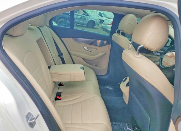 51371176 :رقم المزاد ، 55SWF4KB5HU197015 vin ، 2017 Mercedes-benz C مزاد بيع