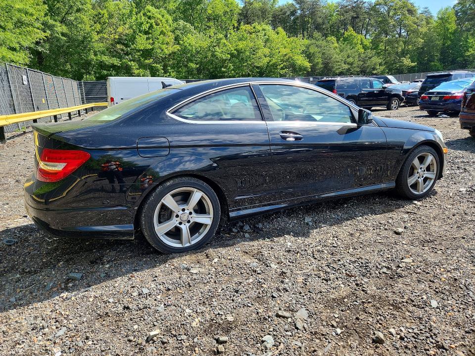 2014 Mercedes-benz C მანქანა იყიდება აუქციონზე, vin: WDDGJ4HB2EG161527, აუქციონის ნომერი: 53191736