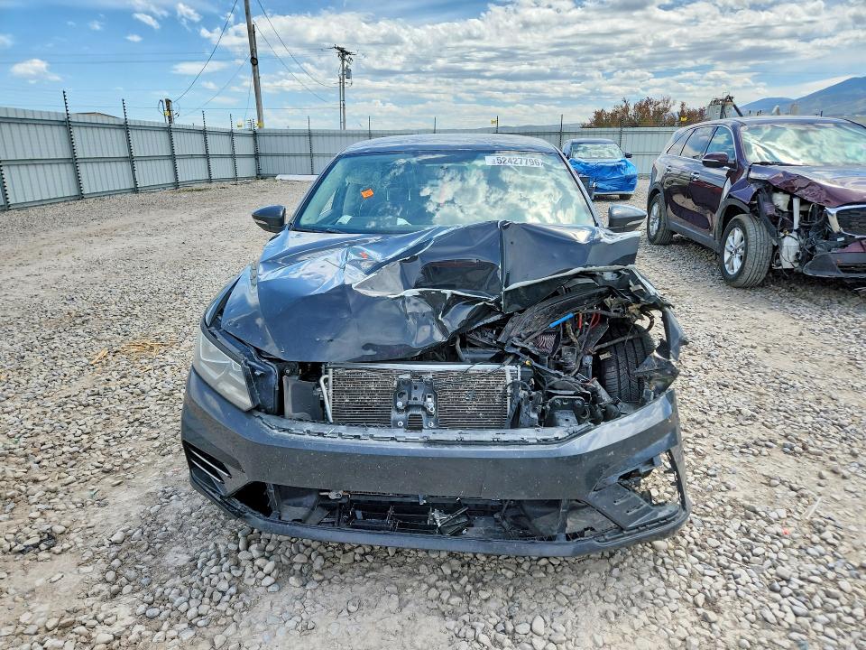 52427796 :رقم المزاد ، 1VWDT7A38HC026086 vin ، 2017 Volkswagen Passat مزاد بيع