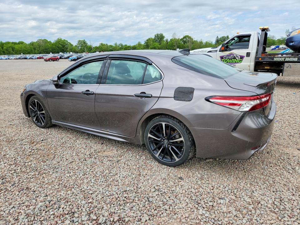 55244066 :رقم المزاد ، 4T1BZ1HK0JU018918 vin ، 2018 Toyota Camry مزاد بيع