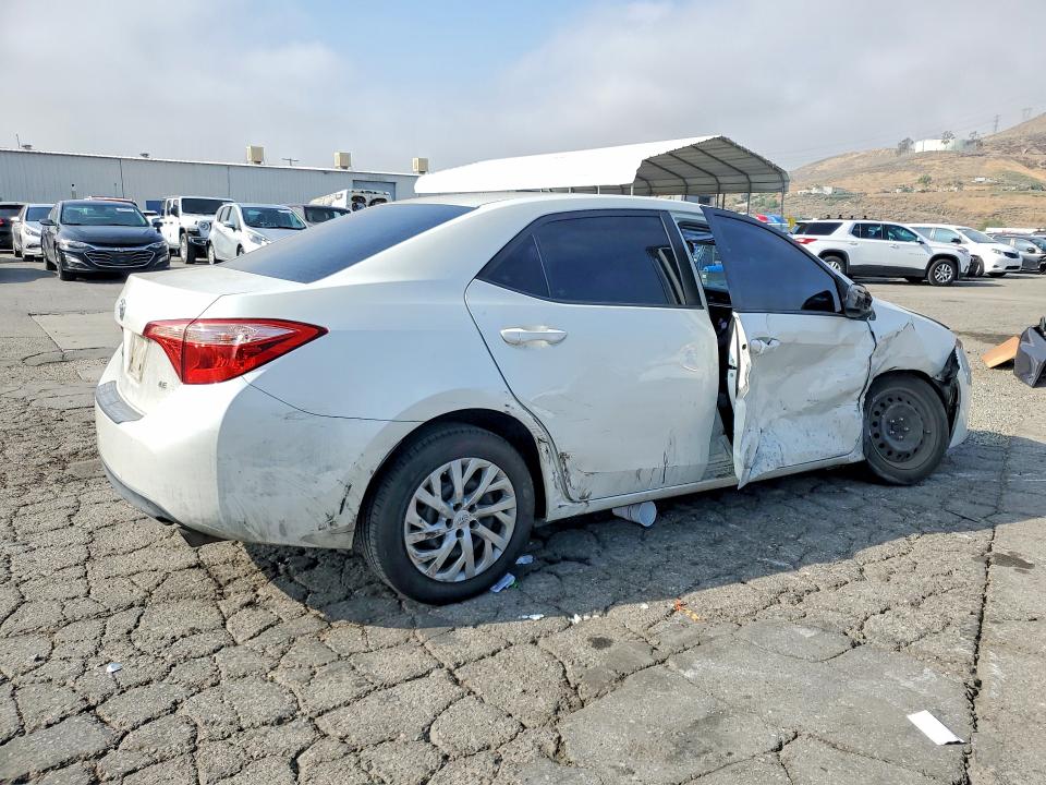 Продаж на аукціоні авто 2018 Toyota Corolla, vin: 5YFBURHE8JP790236, номер лоту: 52731616