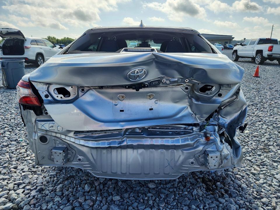 52806406 :رقم المزاد ، 4T1C11AK5NU648008 vin ، 2022 Toyota Camry مزاد بيع