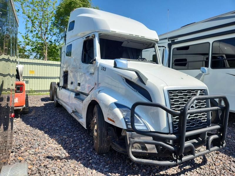 Продаж на аукціоні авто 2022 Volv Vn, vin: 4V4NC9EH6NN290811, номер лоту: 51258536