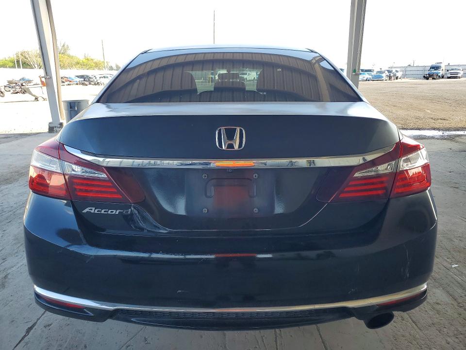 52178876 :رقم المزاد ، 1HGCR2F33HA180517 vin ، 2017 Honda Accord مزاد بيع