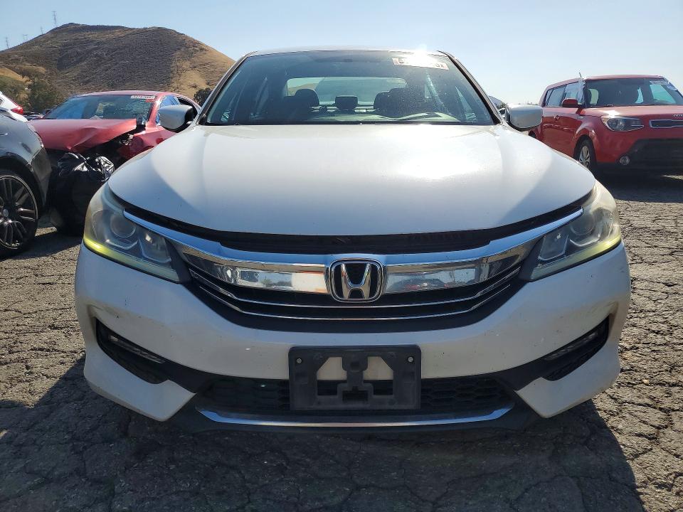51968026 :رقم المزاد ، 1HGCR2F53HA023135 vin ، 2017 Honda Accord مزاد بيع