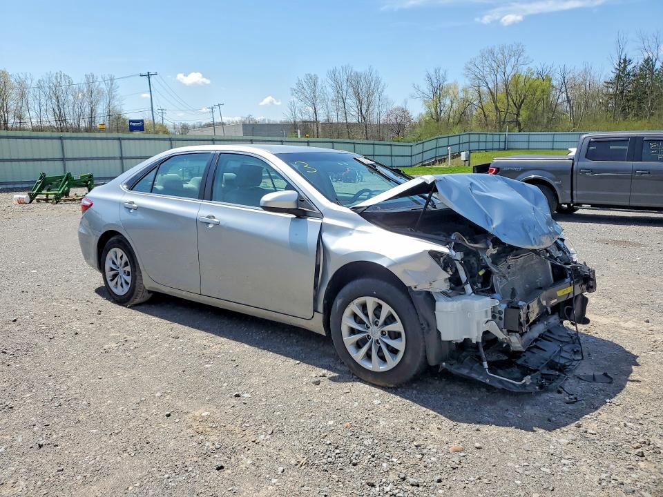 52207556 :رقم المزاد ، 4T4BF1FK3FR493519 vin ، 2015 Toyota Camry مزاد بيع