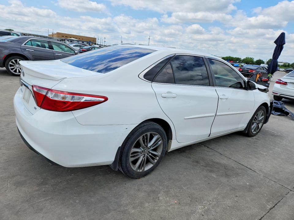 53212476 :رقم المزاد ، 4T1BF1FK8FU008687 vin ، 2015 Toyota Camry مزاد بيع