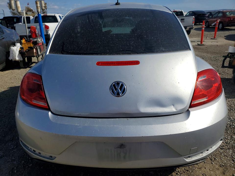 2014 Volkswagen Beetle მანქანა იყიდება აუქციონზე, vin: 3VWFP7AT6EM621381, აუქციონის ნომერი: 55116616