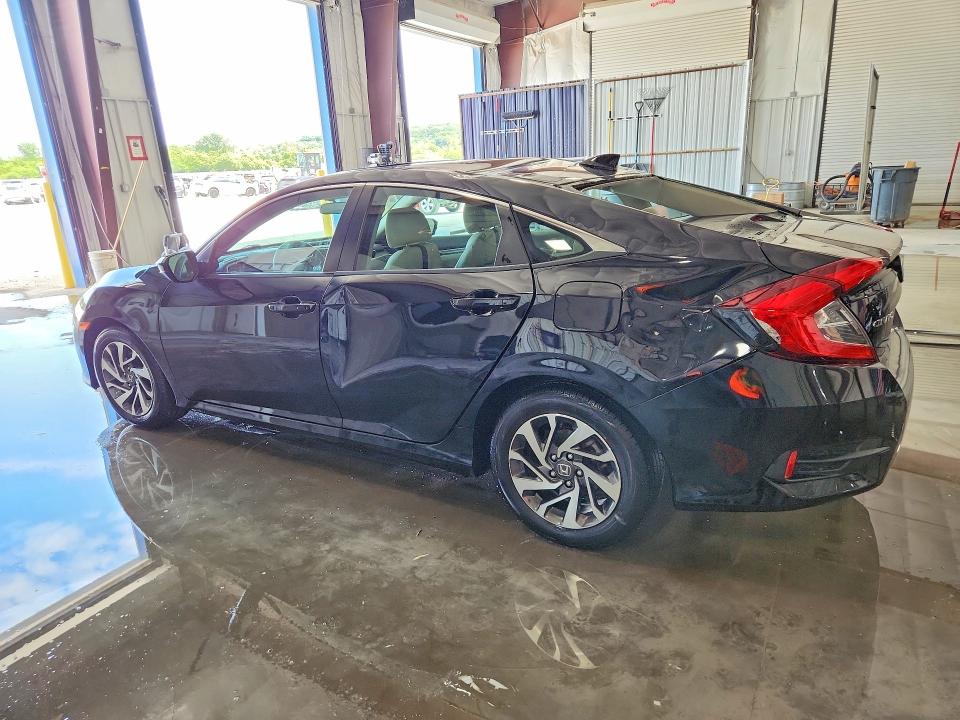 Aukcja sprzedaży 2018 Honda Civic, vin: 2HGFC2F88JH533383, numer aukcji: 52752866