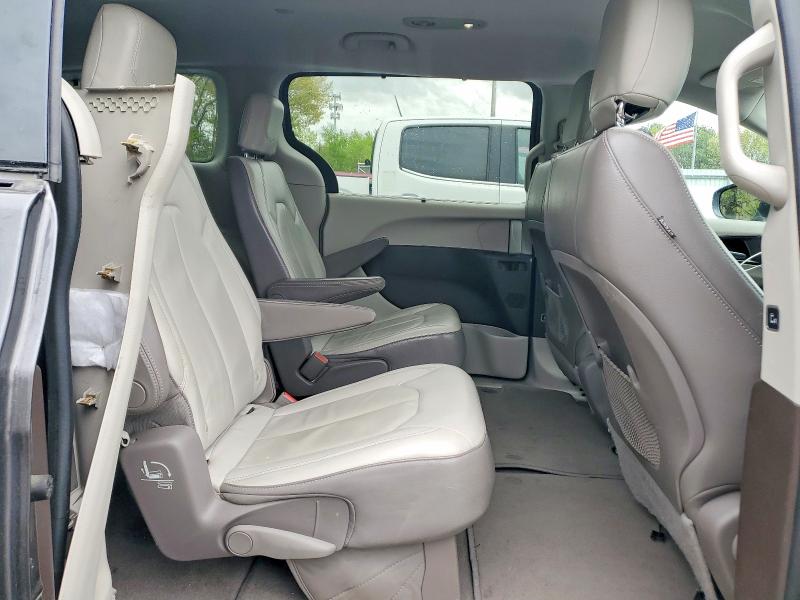 52854336 :رقم المزاد ، 2C4RC1BG8HR592408 vin ، 2017 Chrysler Pacifica مزاد بيع