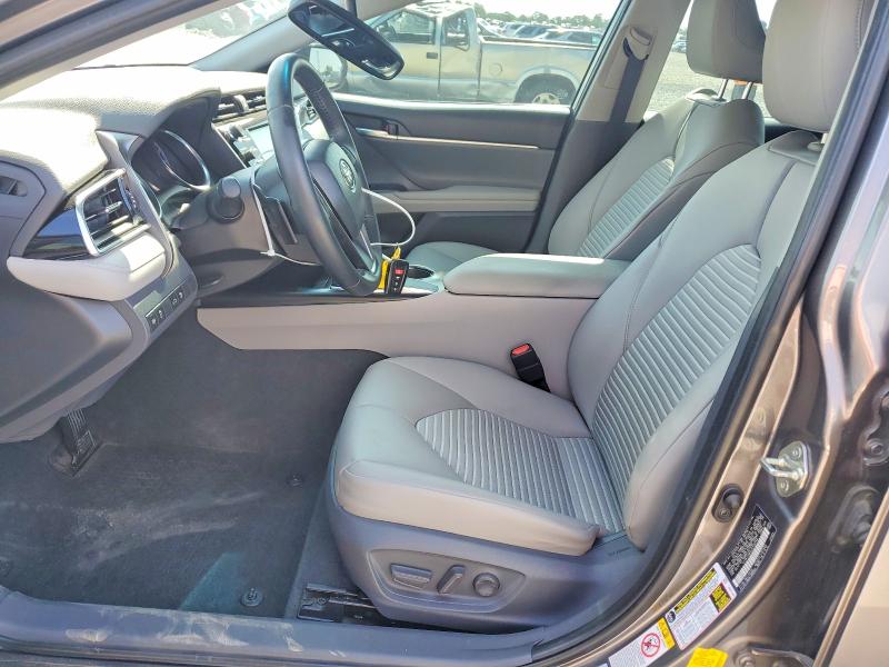 52784616 :رقم المزاد ، 4T1B11HK0JU128746 vin ، 2018 Toyota Camry مزاد بيع