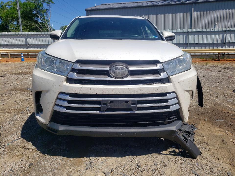52883056 :رقم المزاد ، 5TDBZRFHXJS818303 vin ، 2018 Toyota Highlander مزاد بيع