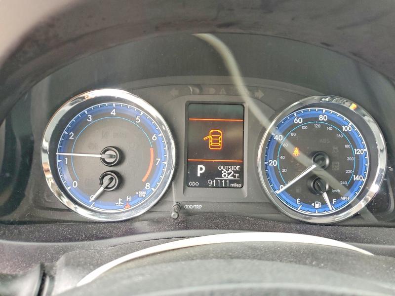53744006 :رقم المزاد ، 5YFBURHE5JP762166 vin ، 2018 Toyota Corolla مزاد بيع