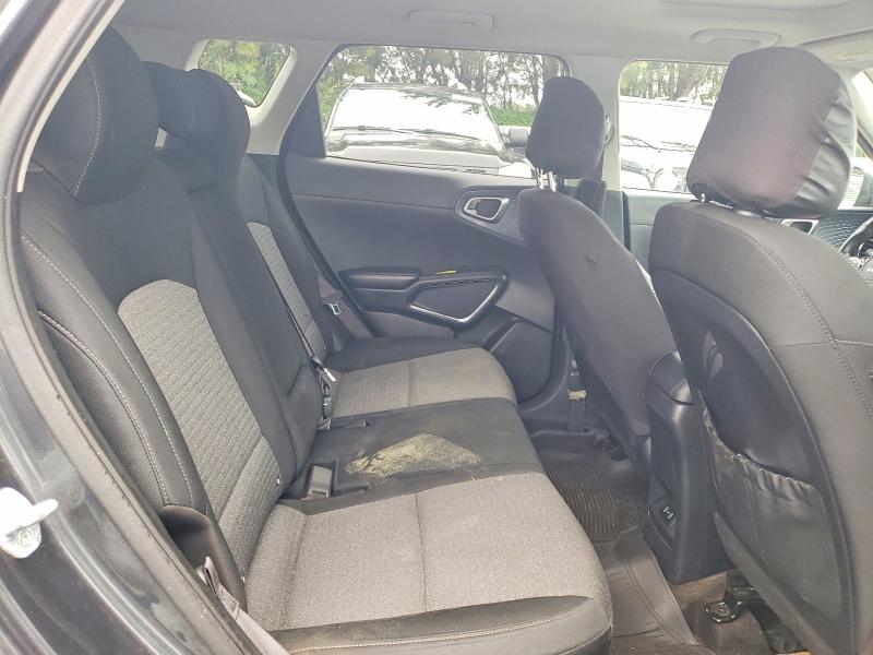 52376416 :رقم المزاد ، KNDJ33AU6P7890438 vin ، 2023 Kia Soul مزاد بيع
