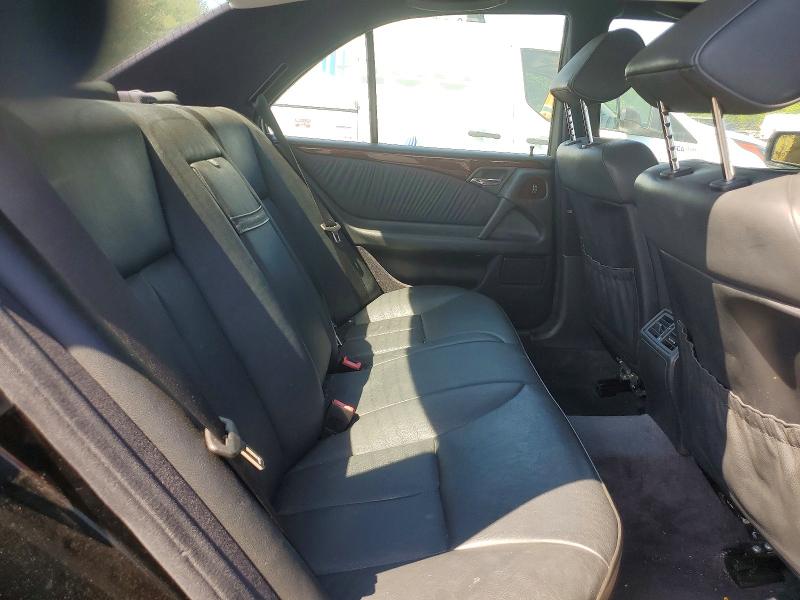 53981806 :رقم المزاد ، WDBJF82F4WX011505 vin ، 1998 Mercedes-benz E مزاد بيع