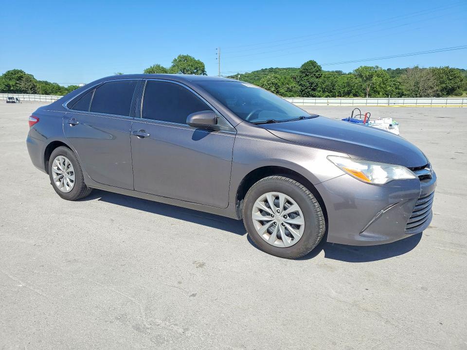 53516856 :رقم المزاد ، 4T1BF1FK7FU003030 vin ، 2015 Toyota Camry مزاد بيع