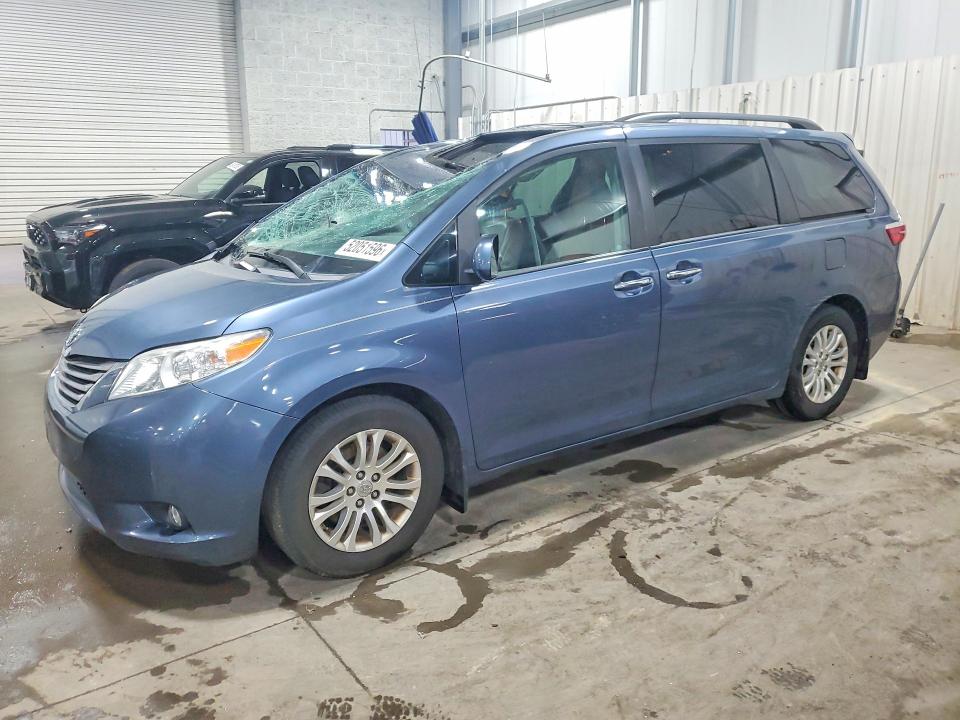 Продажа на аукционе авто 2016 Toyota Sienna, vin: 5TDYK3DCXGS748894, номер лота: 52051596