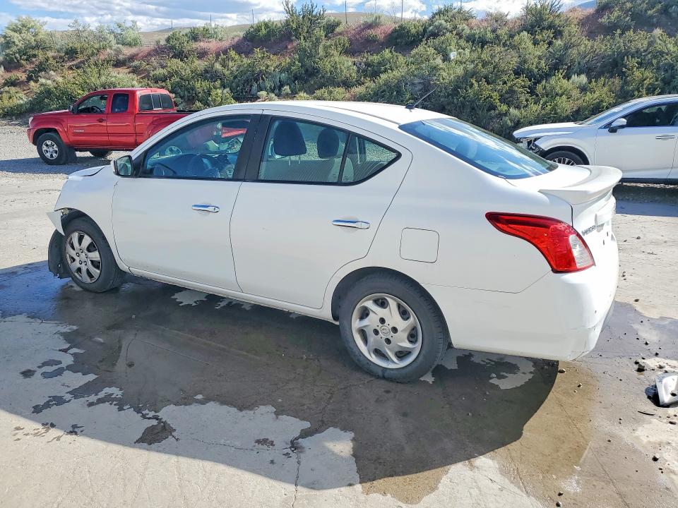 79121325 :رقم المزاد ، 3N1CN7AP5JL810413 vin ، 2018 Nissan Versa مزاد بيع