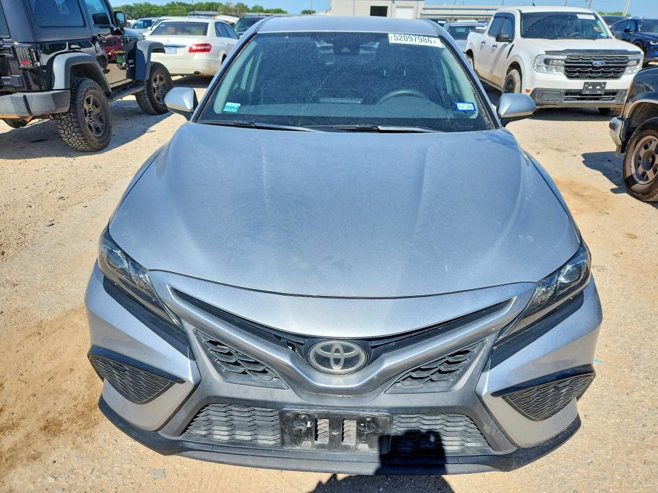 Продажа на аукционе авто 2021 Toyota Camry, vin: 4T1G11AK5MU496554, номер лота: 52097986