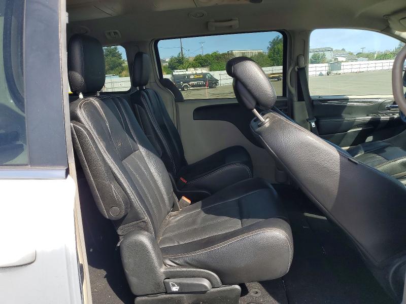 Auction sale of the 2015 Chrysler Town & Country, vin: 2C4RC1BG6FR510124, lot number: 51858806