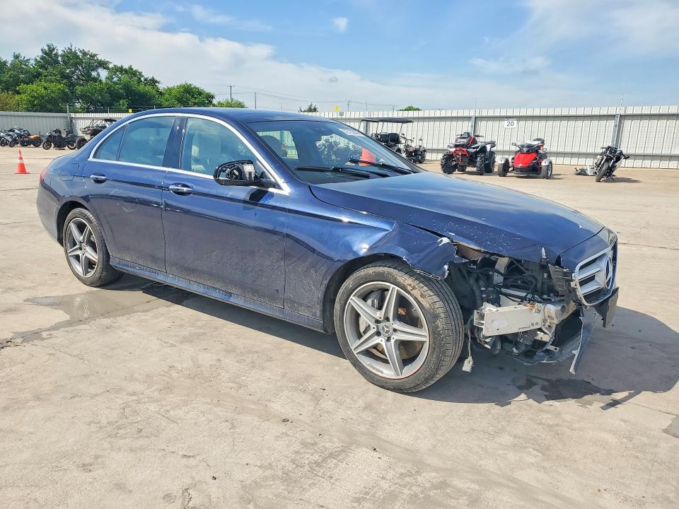 52723946 :رقم المزاد ، WDDZF4JB0JA395778 vin ، 2018 Mercedes-benz E مزاد بيع