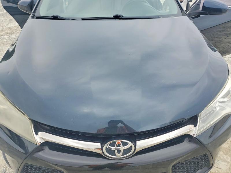 51774746 :رقم المزاد ، 4T1BF1FK0HU719609 vin ، 2017 Toyota Camry مزاد بيع