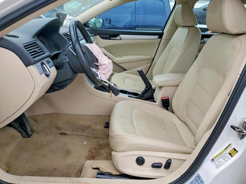 53026136 :رقم المزاد ، 1VWBP7A30DC063591 vin ، 2013 Volkswagen Passat مزاد بيع