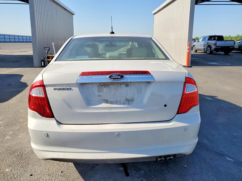 53133136 :رقم المزاد ، 3FADP0L3XCR305163 vin ، 2012 Ford Fusion مزاد بيع