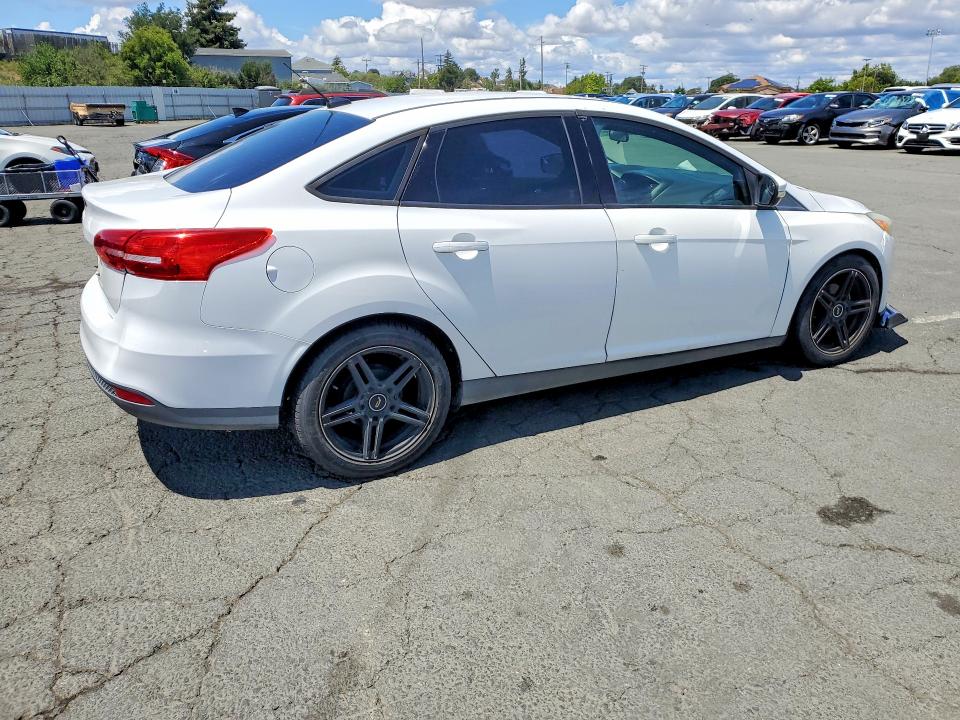 Продажа на аукционе авто 2015 Ford Focus, vin: 1FADP3F28FL263664, номер лота: 55188736