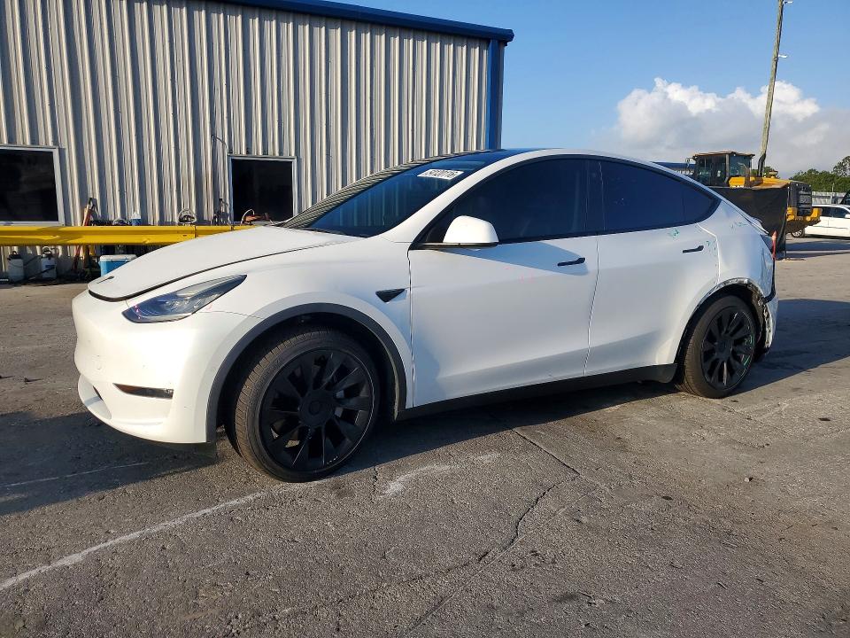 54120116 :رقم المزاد ، 5YJYGDED6MF122631 vin ، 2021 Tesla Model Y مزاد بيع