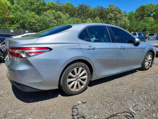 52061356 :رقم المزاد ، 4T1B11HK6JU593094 vin ، 2018 Toyota Camry مزاد بيع