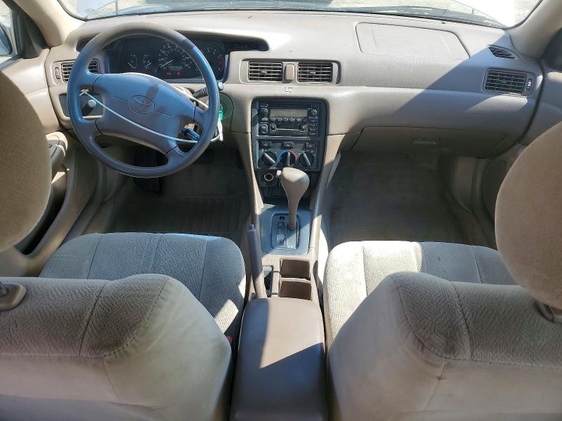 51990576 :رقم المزاد ، 4T1BG22K8YU995500 vin ، 2000 Toyota Camry مزاد بيع