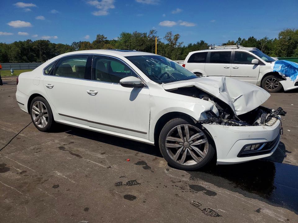 Продажа на аукционе авто 2017 Volkswagen Passat, vin: 1VWCT7A39HC073364, номер лота: 53621696