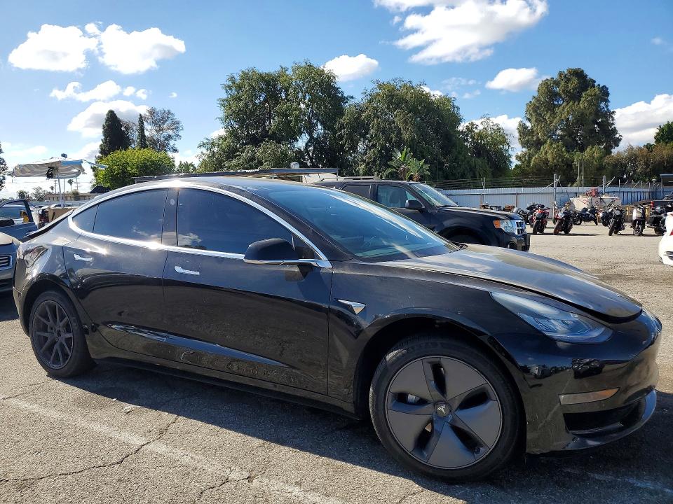 55226766 :رقم المزاد ، 5YJ3E1EA3KF421141 vin ، 2019 Tesla Model 3 مزاد بيع