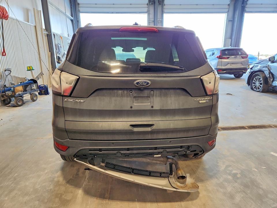 2017 Ford Escape მანქანა იყიდება აუქციონზე, vin: 1FMCU9J98HUB94375, აუქციონის ნომერი: 54833736