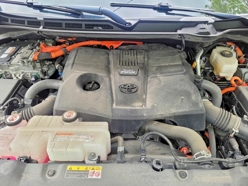 55111256 :رقم المزاد ، 5TFJC5DB3NX008452 vin ، 2022 Toyota Tundra مزاد بيع