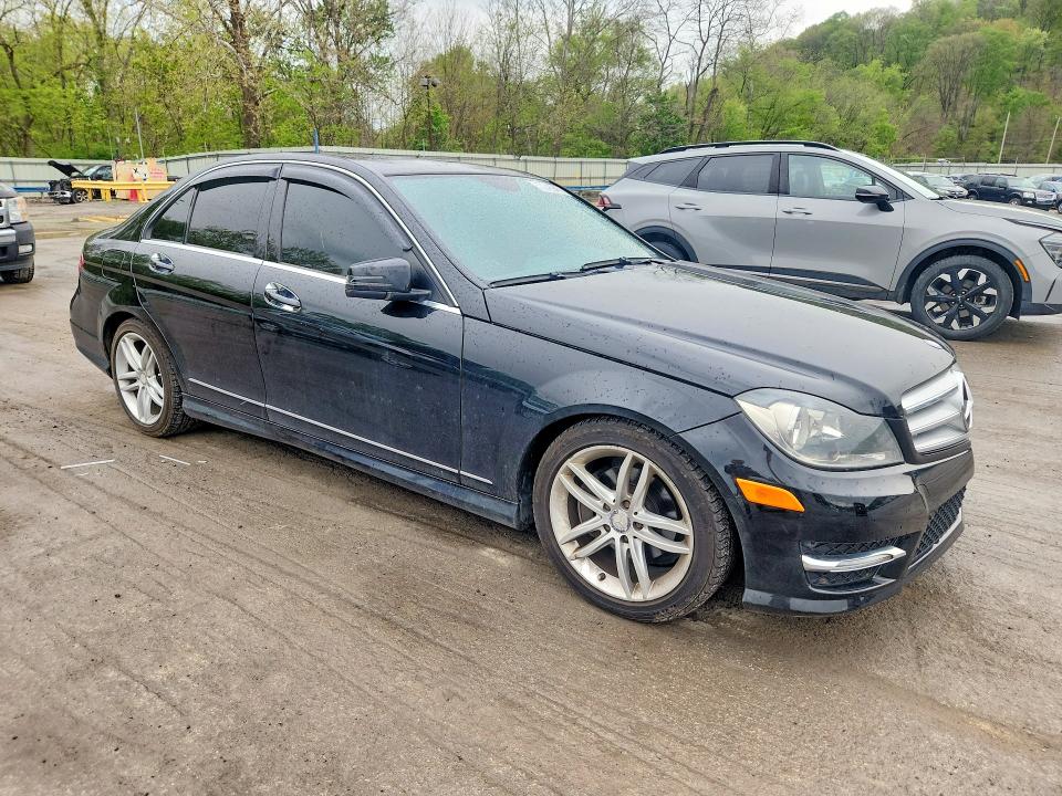 52248946 :رقم المزاد ، WDDGF8BB8CR195698 vin ، 2012 Mercedes-benz C مزاد بيع