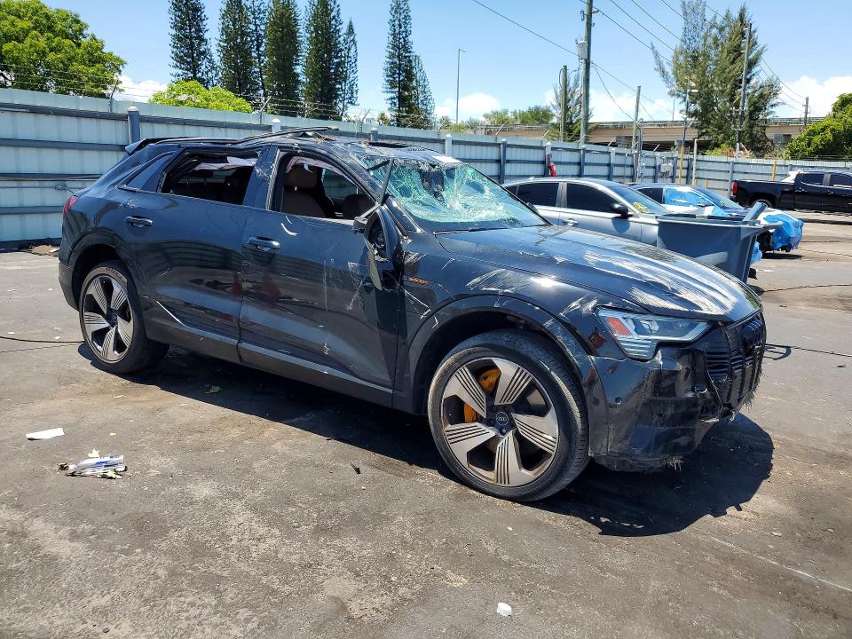 Продаж на аукціоні авто 2022 Audi E-tron, vin: WA1LAAGE4NB008349, номер лоту: 53955136