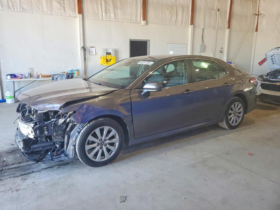 53237236 :رقم المزاد ، 4T1C11BK4LU017438 vin ، 2020 Toyota Camry مزاد بيع