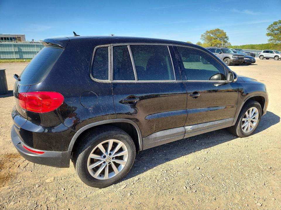 Auction sale of the 2017 Volkswagen Tiguan, vin: WVGBV7AXXHK045960, lot number: 53613136