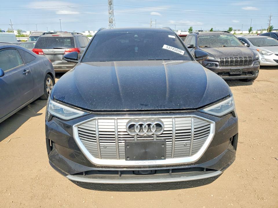 53745856 :رقم المزاد ، WA1VABGE9KB009586 vin ، 2019 Audi E-tron مزاد بيع