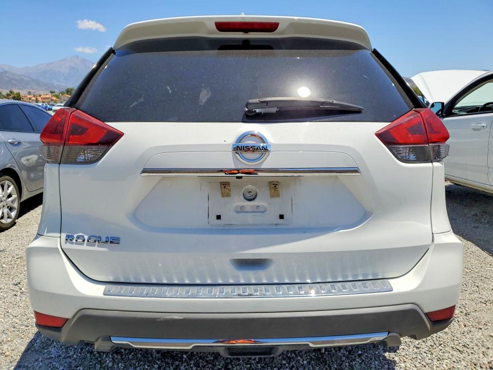 52433376 :رقم المزاد ، 5N1AT2MT5JC817813 vin ، 2018 Nissan Rogue مزاد بيع