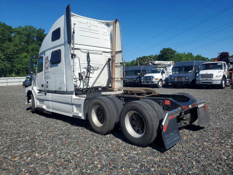 2015 Volvo Vn Vnl მანქანა იყიდება აუქციონზე, vin: 4V4NC9EH8FN919826, აუქციონის ნომერი: 55596096