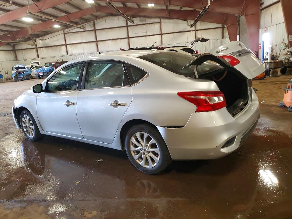 53126936 :رقم المزاد ، 3N1AB7AP1JY284087 vin ، 2018 Nissan Sentra مزاد بيع